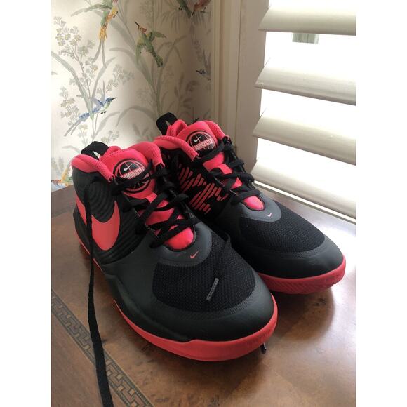 Nike Team Hustle Mid Dark Black Hyper Pink Womens Size 9, Youth 7 Eur 40 - Picture 1 of 7